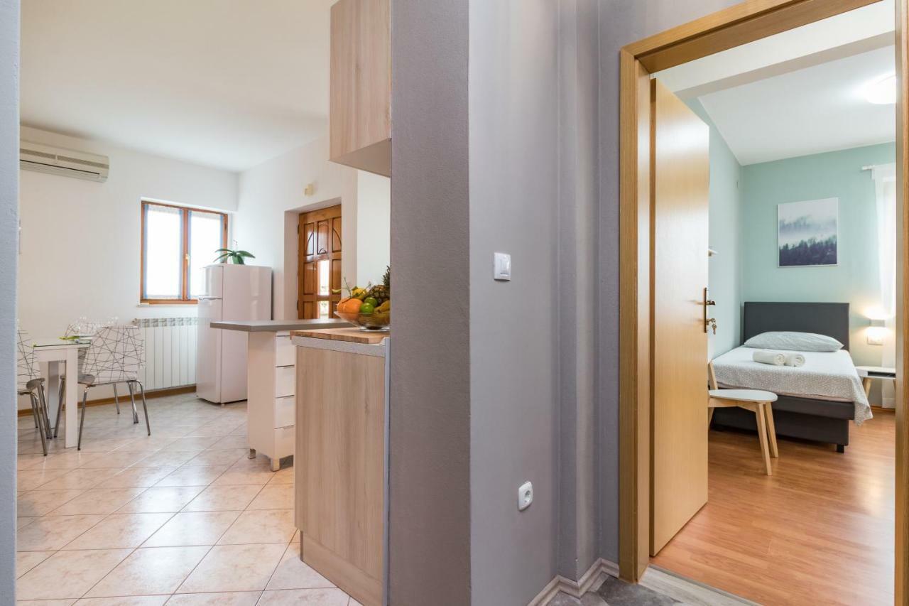 Apartment Anton, Fazana Bagian luar foto