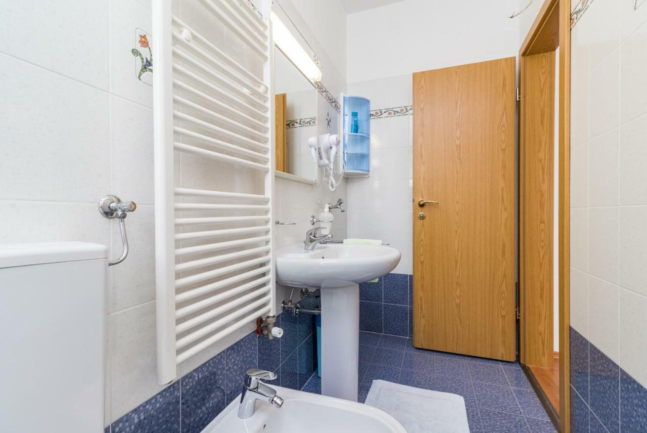 Apartment Anton, Fazana Bagian luar foto
