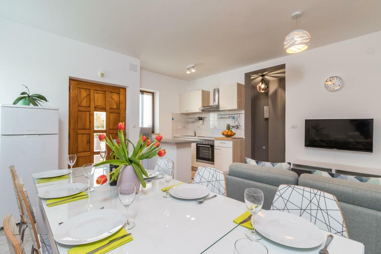 Apartment Anton, Fazana Bagian luar foto