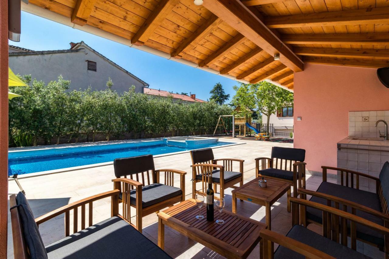 Apartment Anton, Fazana Bagian luar foto